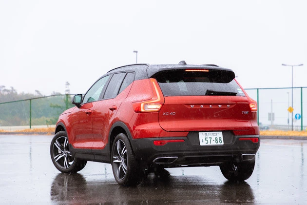 【ＳＰＥＣ】●８速ＡＴ　●全長×全幅×全高：４４２５ｍｍ×１８７５ｍｍ×１６６０ｍｍ●車両重量：１６９０ｋｇ●エンジン：２リットル直列４気筒ＤＯＨＣツインターボ●駆動方式：４ＷＤ●最高出力：２５２ＰＳ●最大トルク：３５.７ｋｇｍ●最小回転半径：５.７ｍ●使用燃料：無鉛プレミアム●車両本体価格：５３９万円（税込）