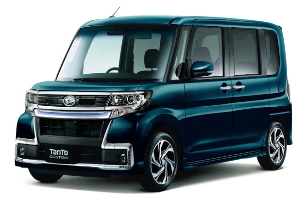 第3位「ダイハツ タント カスタム」現行タントは2013年に誕生。すでに約5年の時が経過し、チマタではフルチェンジの噂も出ている