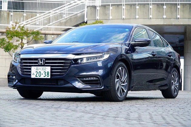 ホンダ インサイト EX・ブラックスタイル(FF)の価格は362万8800円。約4年半のブランクを経て日本に再登場した3代目は内外装共に大人っぽい