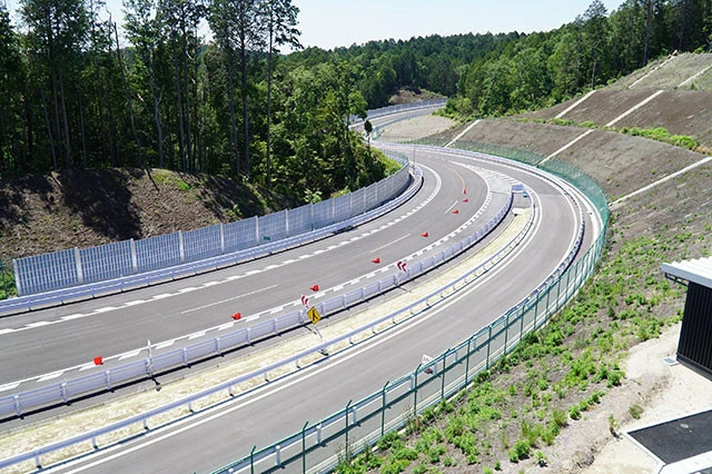 運用を開始した約5.3kmのカントリー路は自然の地形を生かした高低差と、多くのコーナーを複合させている