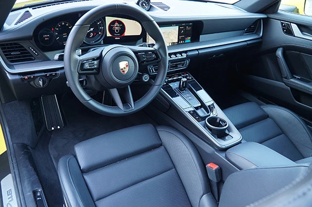 インパネには最新のインフォテインメントシステムがぶっ込まれている。ちなみにお値段は1772万円!