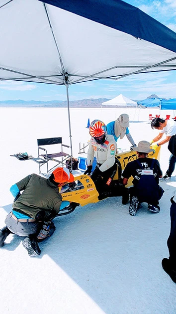 高地、激しい寒暖差、干上がった塩湖の上......と、ボンネビルの環境は極めて特殊かつ過酷。エンジンの不調に焦りは募るばかり