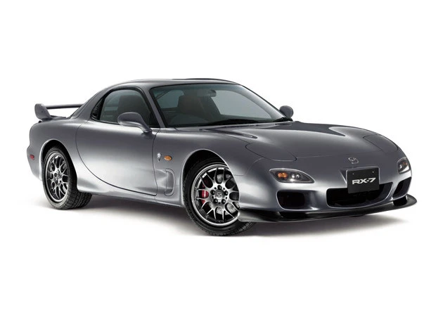 マツダ RX-7(平成3年~平成14年) 搭載エンジンはツインターボ搭載のロータリー。新車価格は391万5000円~455万4000円