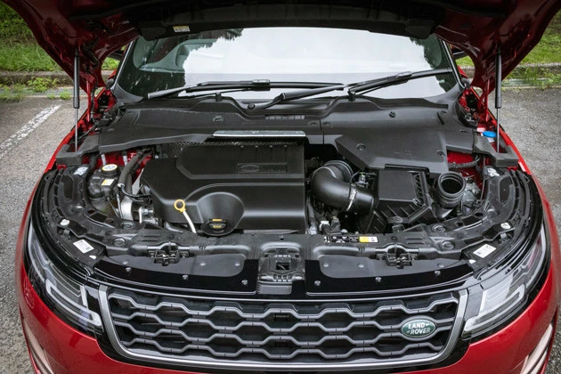 Ｐ３００　ＭＥＨＶはランドローバー初のマイルドハイブリッドとなる