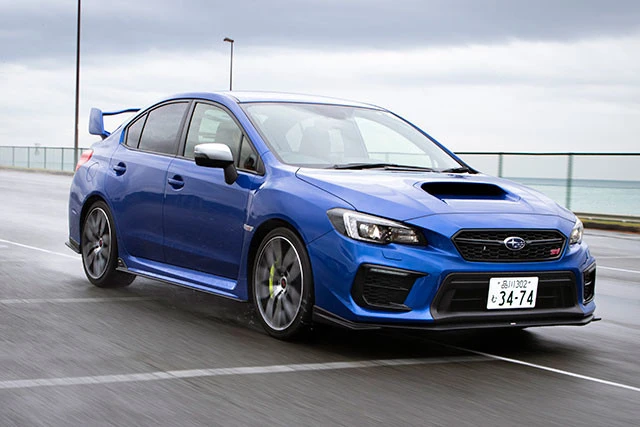 5位 スバル「WRX STI/S4」価格343万2000円~413万6000円。308馬力。歴史を閉じるEJ20搭載のSTIを撮影。ちなみにS4には巨大ウイングがない