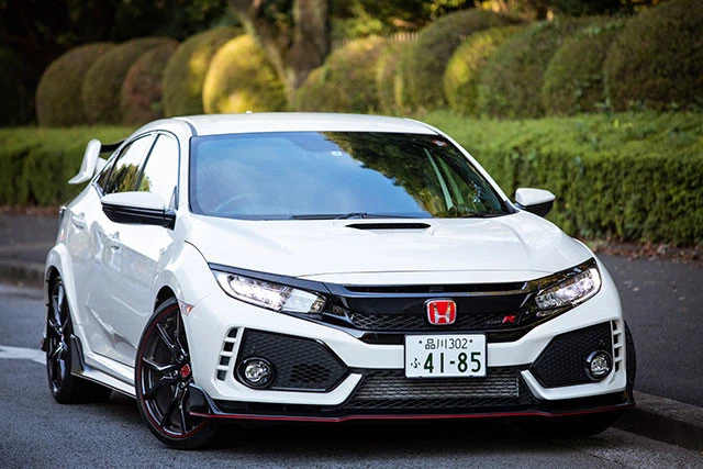 次点 ホンダ「シビック タイプR」価格458万3700円。320馬力。17年にはドイツのサーキット場「ニュル」で市販FF車最速を記録した