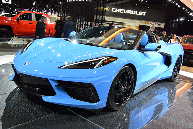 第２位　シボレー　コルベット　８代目にしてＦＲからついにリアミドシップに大変身したコルベット。コクピットも抜群にスポーティなデザインだ