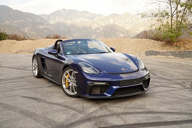 ポルシェ 718スパイダー 今年6月に発表された718スパイダー。4リットルの水平対向6気筒に6速MTを組み合わせる。最高出力420PS。価格は1215万円