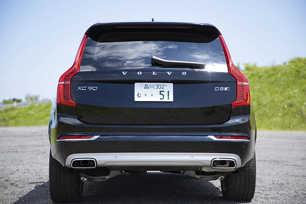 【SPEC】●8速AT●全長×全幅×全高:4950mm×1960mm×1760mm●車両重量:2110kg●エンジン:2リットル直4DOHC16バルブディーゼルターボ●駆動方式:4WD●最高出力:235PS●最大トルク:48.9kgm●最小回転半径:6.0m●使用燃料:軽油●車両本体価格:944万円(税込)