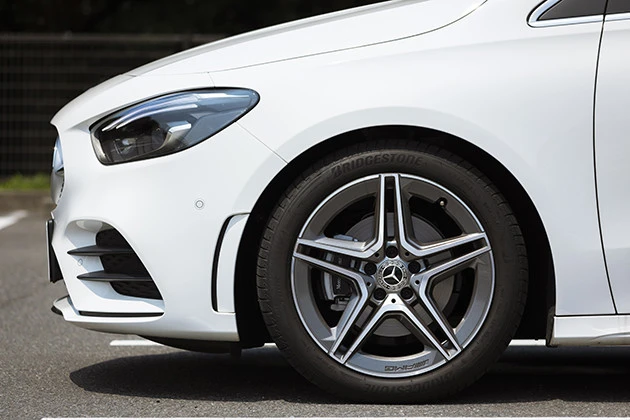 【CHECK POINT3】カッケー18インチのアルミホイールは「AMGライン」に含まれるオプション