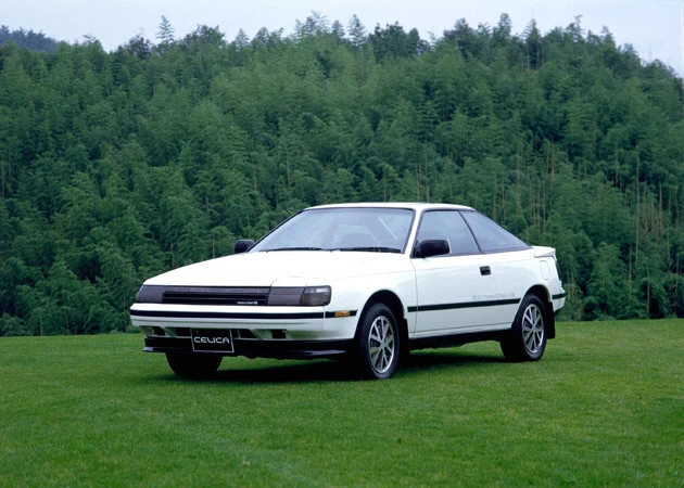 トヨタ セリカ(昭和60年~平成元年) セリカGT-FOURの新車価格は297万6000円だった。エンジンは当時2リットル最強の185PSを発生した