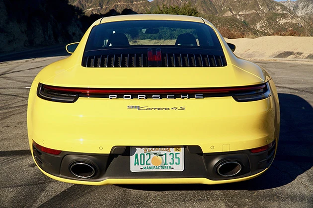 昨年の「ロサンゼルスショー」でデビューした8代目「ポルシェ911(992型)」。リアスポイラーは走行中にせり上がる