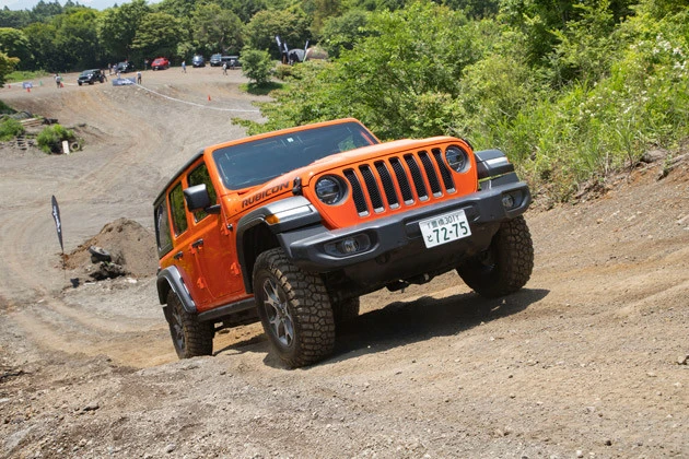 ラングラー・アンリミテッド・ルビコンは圧倒的な悪路走破性能を備えている。価格は588万6000円