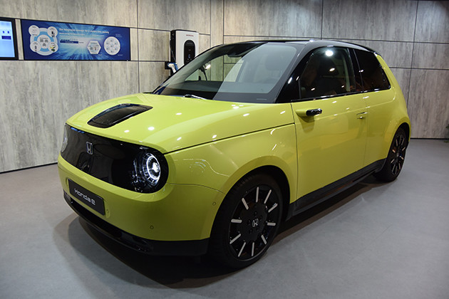 【第４位】Ｈｏｎｄａ　ｅ　航続距離２２０ｋｍとシティユースに割り切った、ホンダらしいハイテクＥＶ