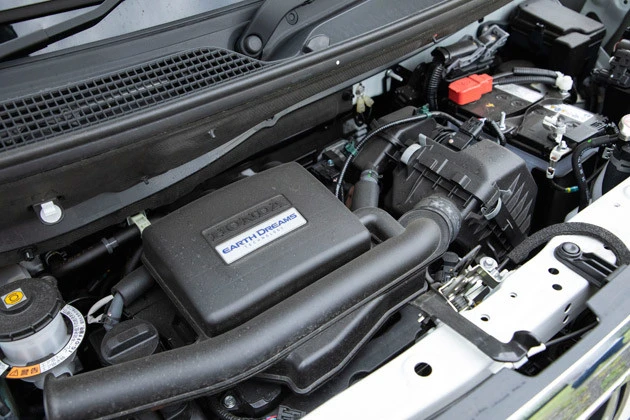 ノンターボで58psの高出力と65Nmの高トルクは完璧クラストップ! 高速でも韋駄天!