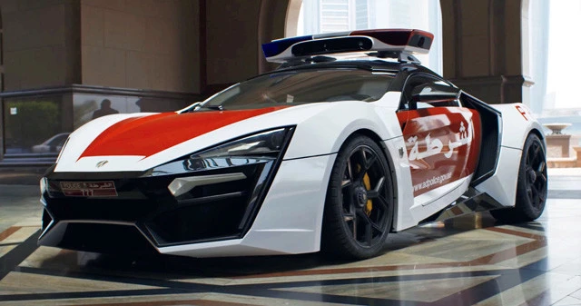 ＵＡＥの首都・アブダビ警察のスーパーパトカー、時速４００キロで４.５億円！