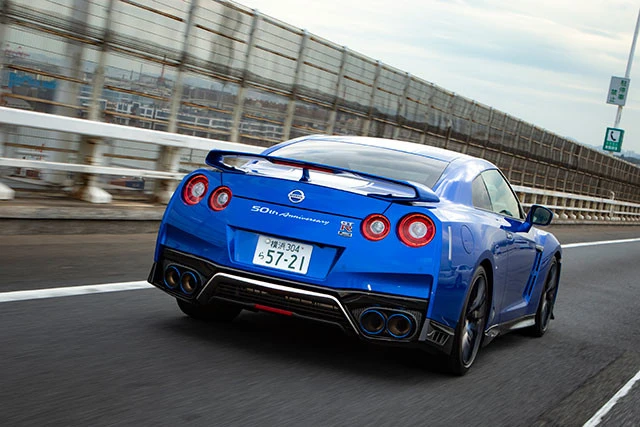 ド迫力のリア。ちなみに５０周年モデルは２０２０年３月末までの限定発売