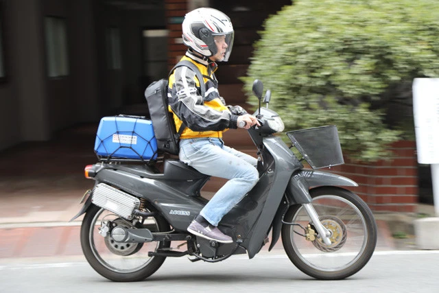 この後ろに荷物満載のトレーラーが装着された姿が「東海道五十三次０円旅」のフル装備バージョン。次週、乞うご期待！