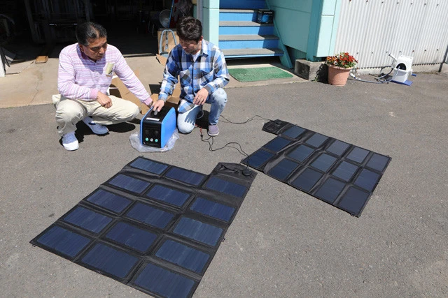 100Wのソーラーパネル2枚で発電