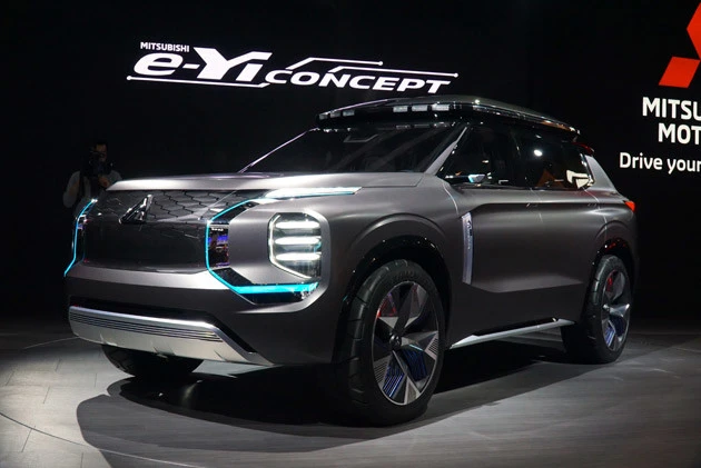 三菱 3列シートPHEV「MITSUBISHI e-Yi CONCEPT」 三菱は3列シートPHEVのコンセプトモデルを公開。足回りはツインモーター4WD。顔面はかなりのゴツ顔だ