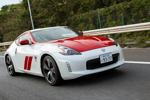 ４位　日産「フェアレディＺ」価格３９７万９８００円～６５１万９７００円。３３６馬力。５０周年記念の特別仕様車は２０２０年３月末までの期間限定発売。ちなみにボディは超目立つ