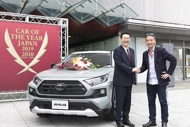 なぜ令和初の「日本カー・オブ・ザ・イヤー」はＲＡＶ４に決定したのか？　小沢コージが速攻レビュー
