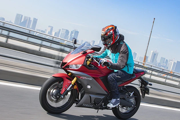 購入者の６割強が１０代～２０代の若者というバイク「ヤマハ　ＹＺＦ－Ｒ２５」。その人気の理由とは？