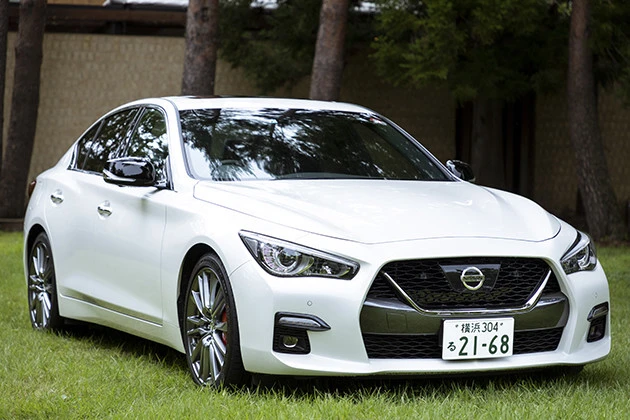 現代の"羊の皮をかぶった狼"、スカイライン史上最強の「４００Ｒ」に乗ってみた！