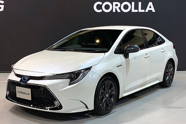 気になる新型カローラのスリーサイズは全長4495㎜×全幅1745㎜×全高1435㎜。ちなみに価格は193万6000円~294万8000円