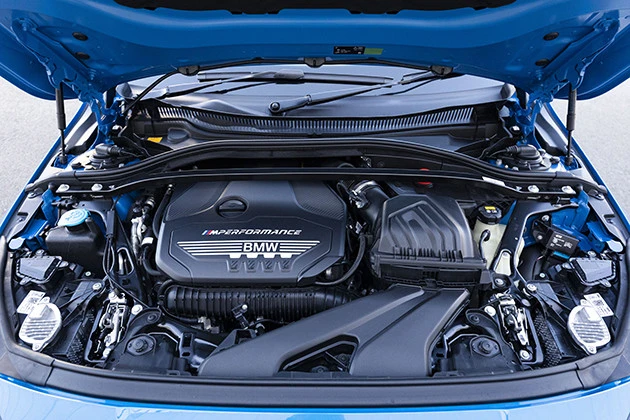 チェックポイント4 306PS、450Nmを発揮する2リットル直4直噴ターボは確かにパワフル。しかし、コレがバツグンに扱いやすいのだ