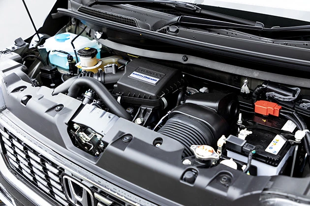 チェックポイント1 64PSの最高出力を発生するターボエンジン。電動ウェイストゲートバルブを採用している