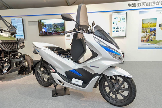 【PCX ELECTRIC】昨年11月に法人企業、個人事業主、官公庁に限定したリース専用車として登場して話題に