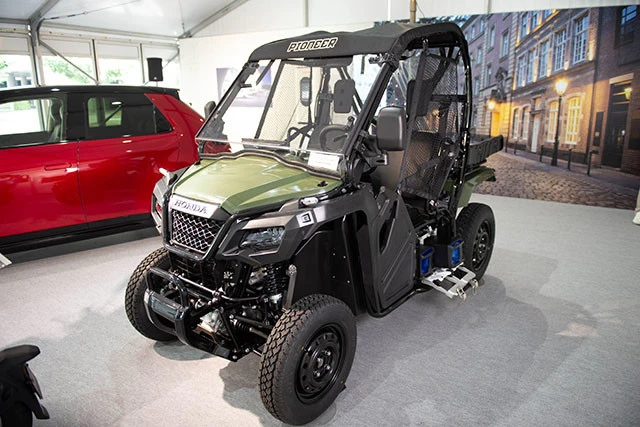 【Honda Mobile Power Pack 4W‐Vehicle CONCEPT】 2人乗りの小型電動モビリティ。アウトドアレジャーなどでかなり楽しめそう