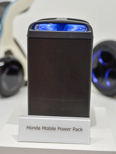 【Honda Mobile Power Pack】 電動モビリティから家電まで、あらゆるシーンで活用できるのが特徴の可搬式バッテリー