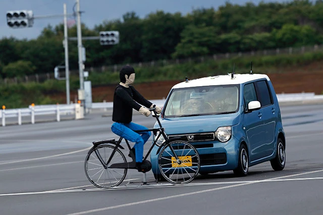 進化した「Ｈｏｎｄａ　ＳＥＮＳＩＮＧ」搭載の新型Ｎ-ＷＧＮは自転車の飛び出しに対応