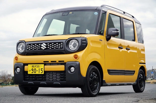 第5位 スズキ スペーシアギア 写真のグレードはFFのハイブリッドXZターボ(CVT)。価格は169万5600円。エンジンはNAとターボにマイルドハイブリッドを搭載