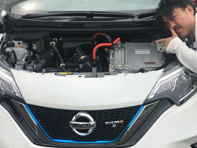 1.2リットル直3 DOHC 12バルブエンジンで発電。モーターの最高出力は136PS。価格267万1920円~