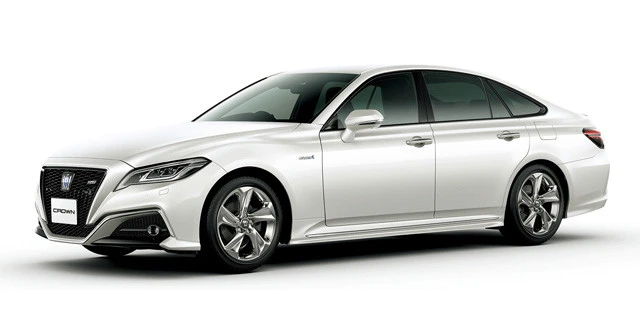 「クラウン」９万円～（税抜き）。昨年６月にフルモデルチェンジを受けた１５代目