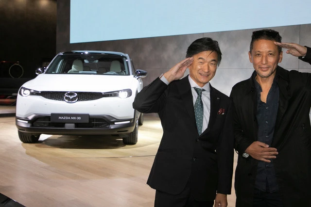 マツダ初の量産ＥＶ「ＭＸ－３０」が３５．５ｋＷｈの小さな電池を搭載する理由とは？　マツダの美しき「大義」を廣瀬専務が明かす