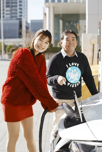 充電ソケットを差し込んでEVの急速充電を初体験!