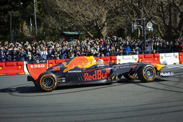 2019カラーリングのショーカー。ホンダのロゴもしっかり入ってます!