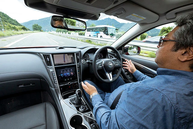 日産・新型スカイラインに「第２世代プロパイロット」搭載。ウワサの"手放し運転"を高速道路で試してみた！