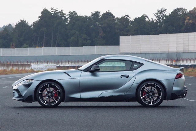 ボディは８６の約２．５倍の剛性を実現。あのレクサスＬＦＡをも上回る剛性だというから驚く！