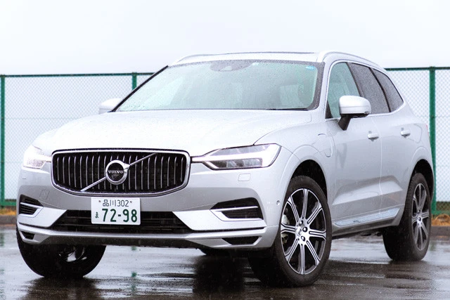 2017‐2018日本カー・オブ・ザ・イヤー受賞「ボルボ XC60」価格614万円~924万円(税込)。3月に一部仕様などを変更。また新車登録から5年間、走行距離無制限の保証制度も導入