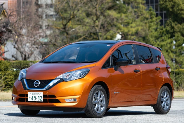 ノート 現行車は2012年登場。価格は144万7600~281万2700円。新型は年内登場予定。シェア奪還を担う戦略車だ