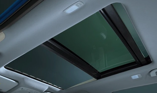 パノラミックガラスルーフ オプション価格:7万7000円(20Xi,20Xi HYBRIDグレードのみ) RAV4、CR-V、フォレスター、CX-5、アウトランダーと並んでエクストレイルにもサンルーフはある。大面積2分割ガラス型ながら、安めの価格がうれしい