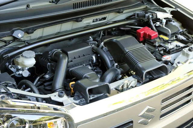 エンジンは新開発された直列3気筒インタークーラー付きターボ。パンチの効いた激アツのユニットだ