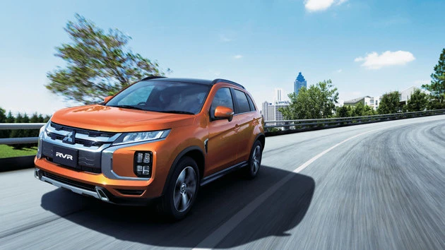 三菱　ＲＶＲ　価格：２１４万３９００円～　日本車では珍しい固定式ガラスルーフを採用した三菱ＲＶＲ。明るく開放感はあるが、残念ながら３密回避には向かない