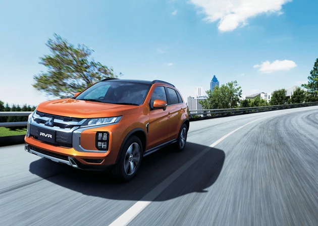 三菱 RVR 価格:214万3900円~ 日本車では珍しい固定式ガラスルーフを採用した三菱RVR。明るく開放感はあるが、残念ながら3密回避には向かない