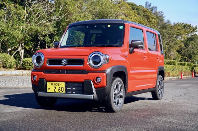 スズキ ハスラー 昨年12月にフルモデルチェンジ。2代目となり人気はさらに加速し、値引きは5万円前後と激渋。価格136万5100円~174万6800円